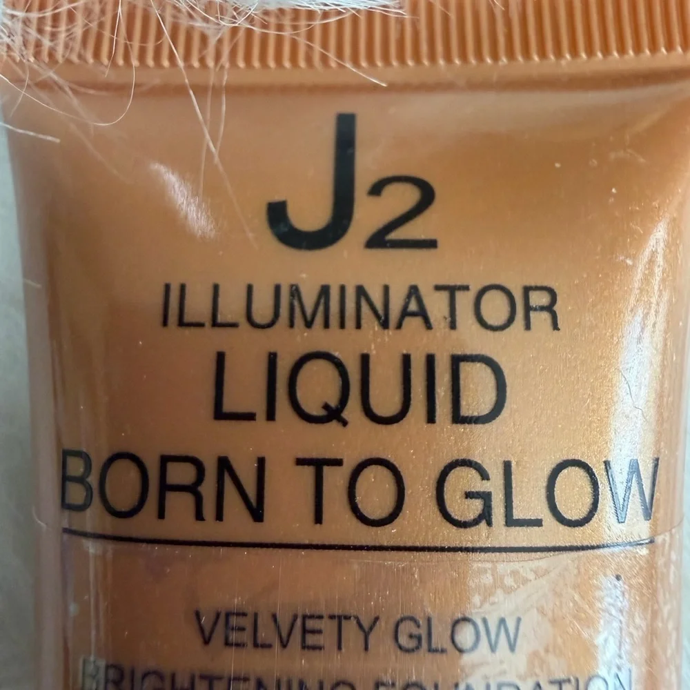 🩷5/$10 J2 Illuminator Liquid Foundation